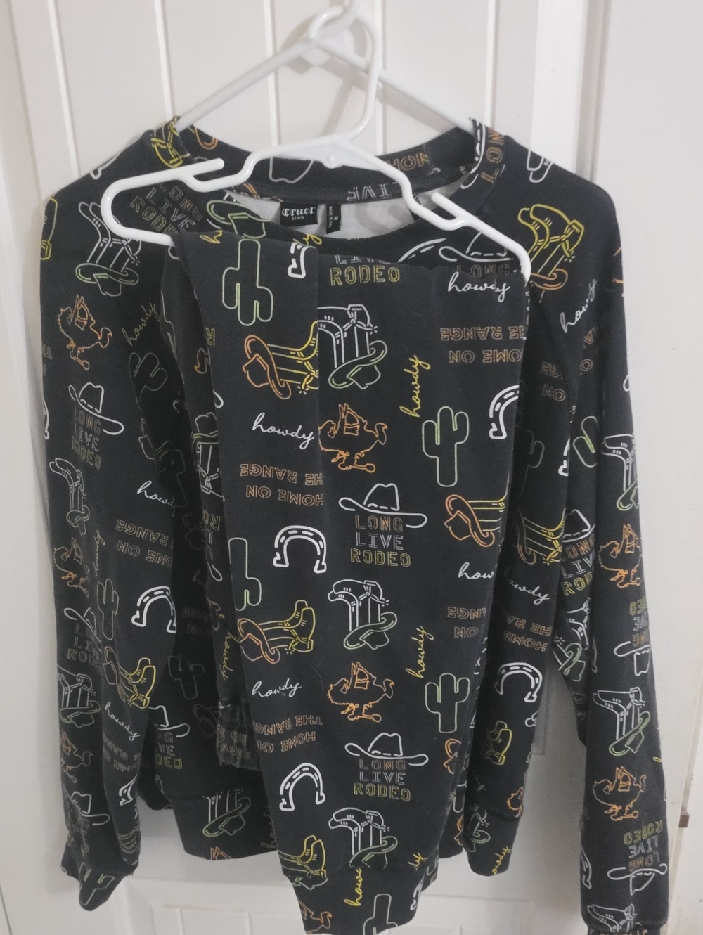 Cruel Women's Black 'Rodeo' Graphic Long-Sleeve Top